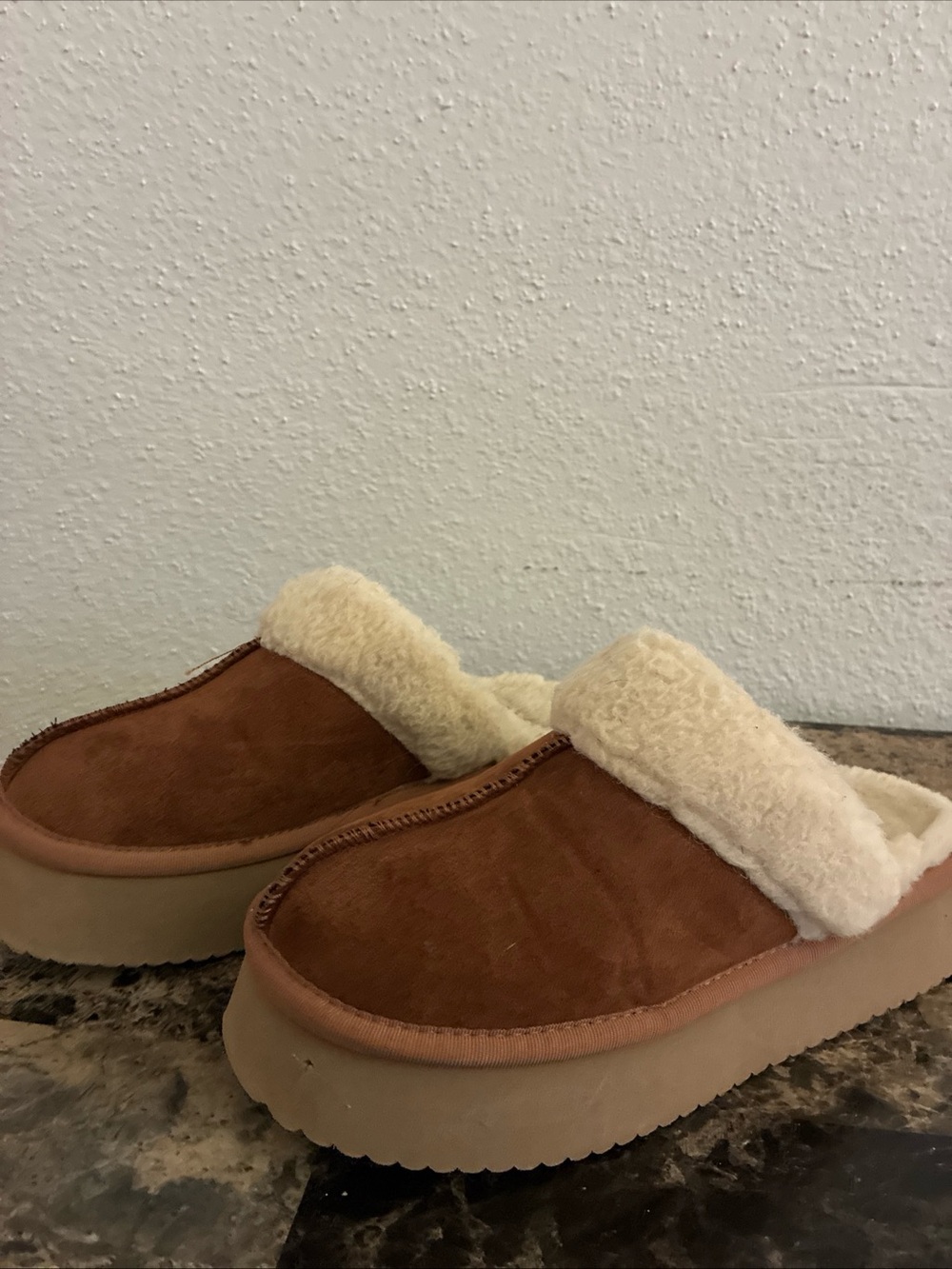 Corkys Cuddle Up size 8